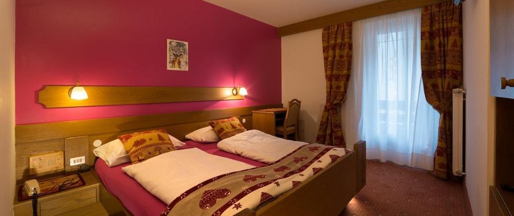 Hotel Italia Канацеї Екстер'єр фото