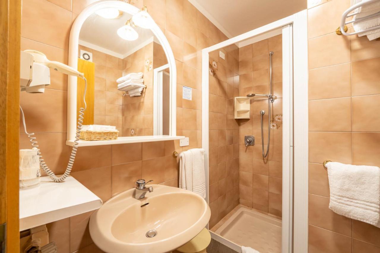 Hotel Italia Канацеї Екстер'єр фото