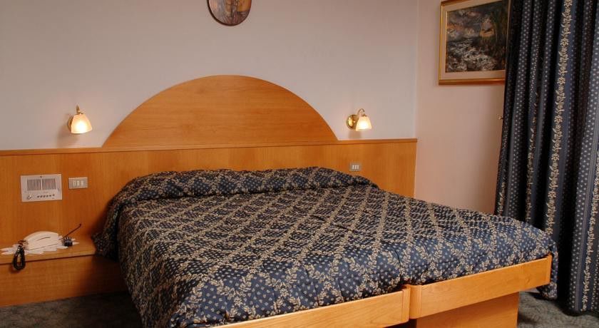Hotel Italia Канацеї Екстер'єр фото