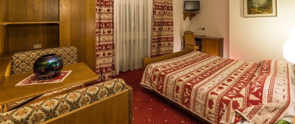 Hotel Italia Канацеї Екстер'єр фото