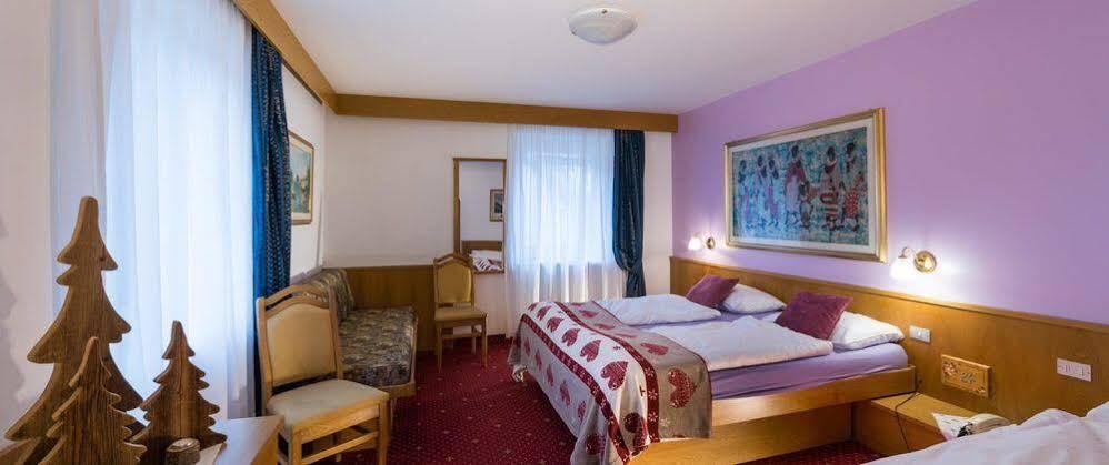 Hotel Italia Канацеї Екстер'єр фото